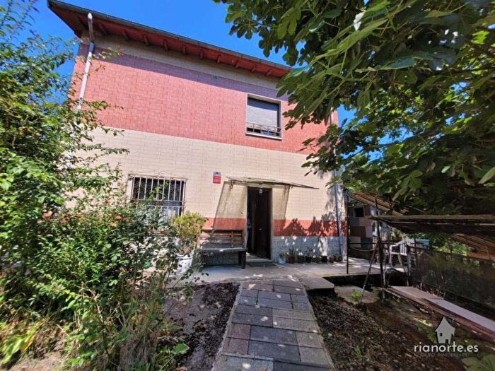 Casa en venta en La Felguera, Langreo de 4 habitaciones