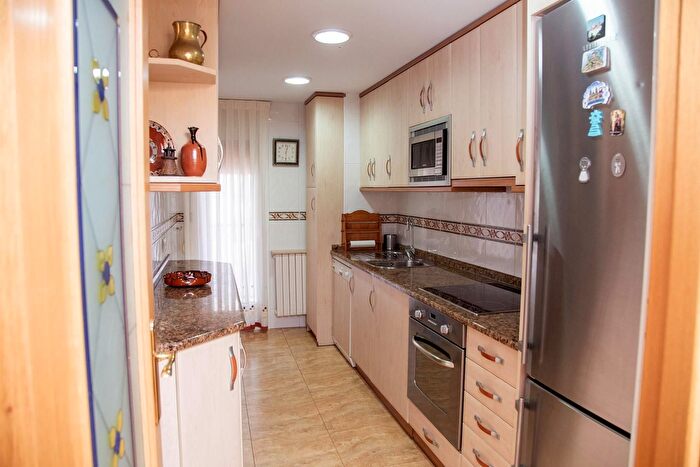Casas en venta y pisos alquiler - 3