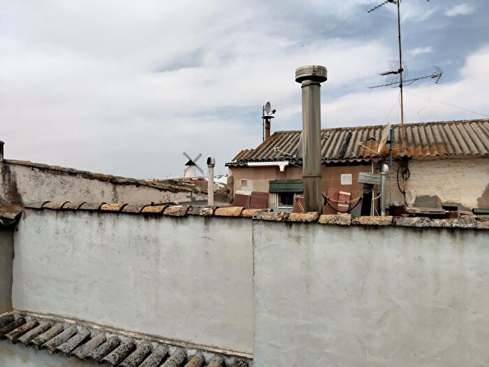 Casas en venta y pisos alquiler - 3