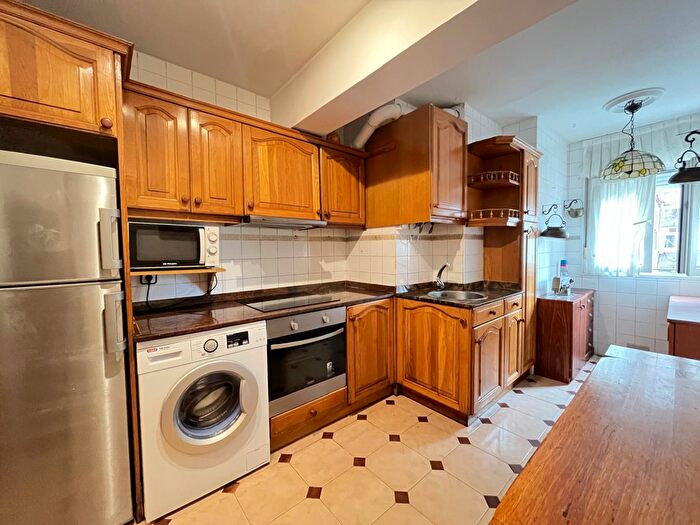 Casas en venta y pisos alquiler - 3