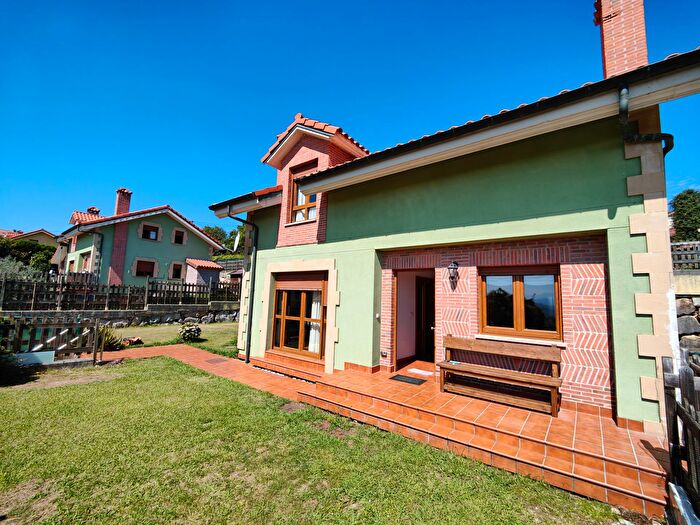 Casa en venta en Santillana del Mar, Cantabria de 4 habitaciones