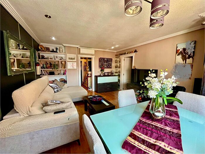 Casas en venta y pisos alquiler - 2