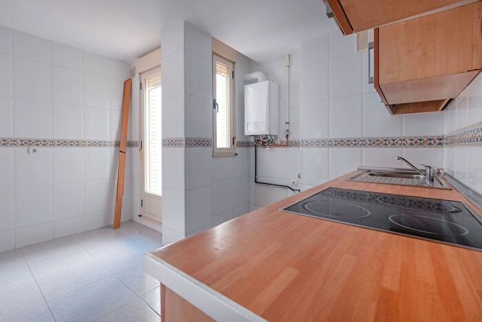 Casas en venta y pisos alquiler - 3