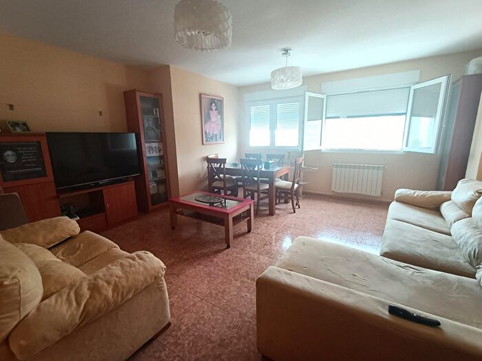 Casas en venta y pisos alquiler - 3