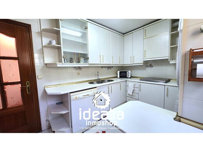 Casas en venta y pisos alquiler - 3