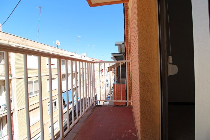 Casas en venta y pisos alquiler - 3