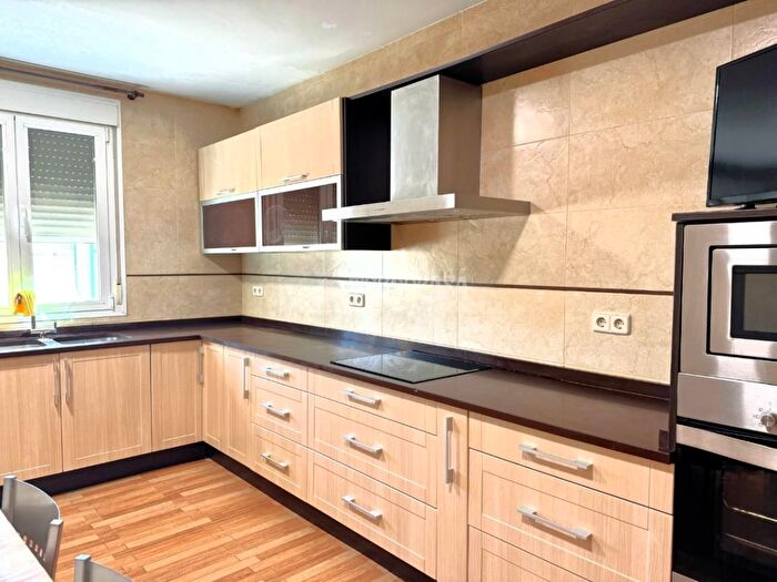 Casas en venta y pisos alquiler - 3
