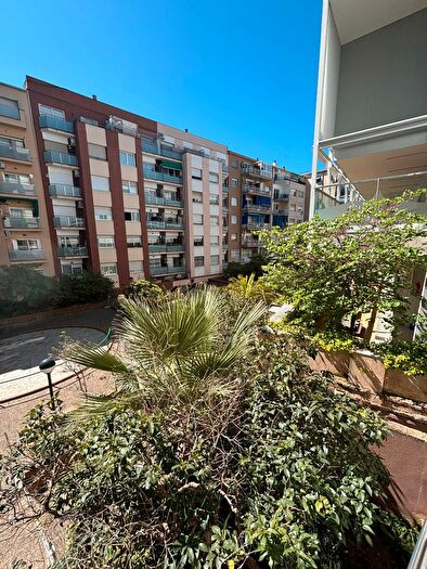 Piso en venta en Sants Montjuïc, SantsBadal de 4 habitaciones