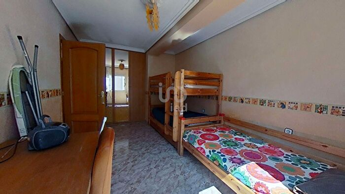 Casas en venta y pisos alquiler - 3