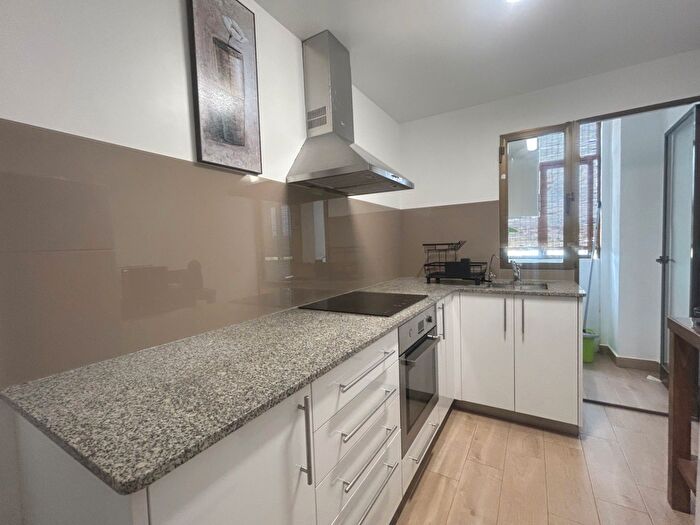 Casas en venta y pisos alquiler - 2