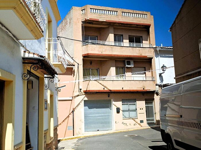 Casas en venta y pisos alquiler - 1