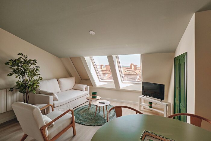 Casas en venta y pisos alquiler - 2