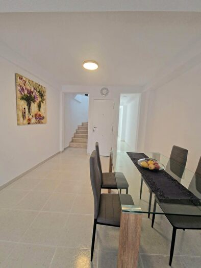 Casas en venta y pisos alquiler - 3