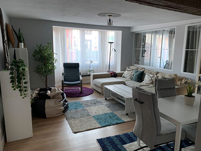 Casas en venta y pisos alquiler - 1