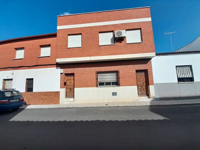 Casas en venta y pisos alquiler - 1