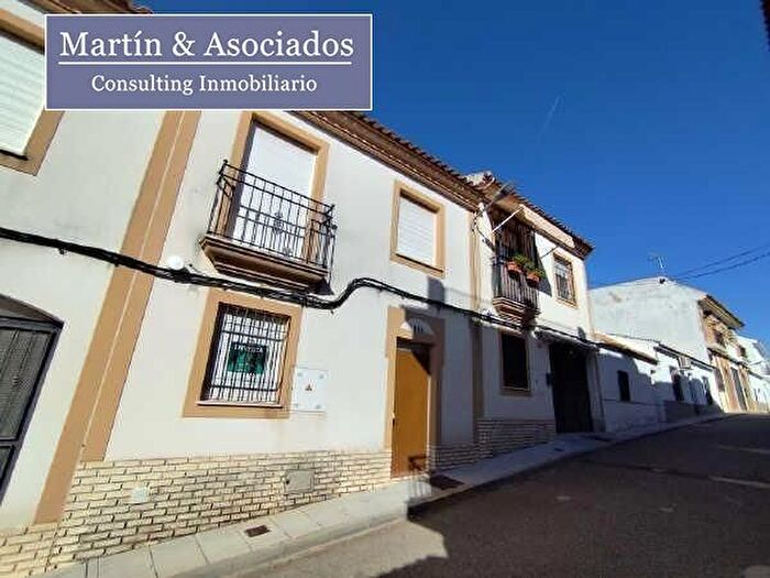 Casa en venta en La Carlota, Córdoba de 4 habitaciones