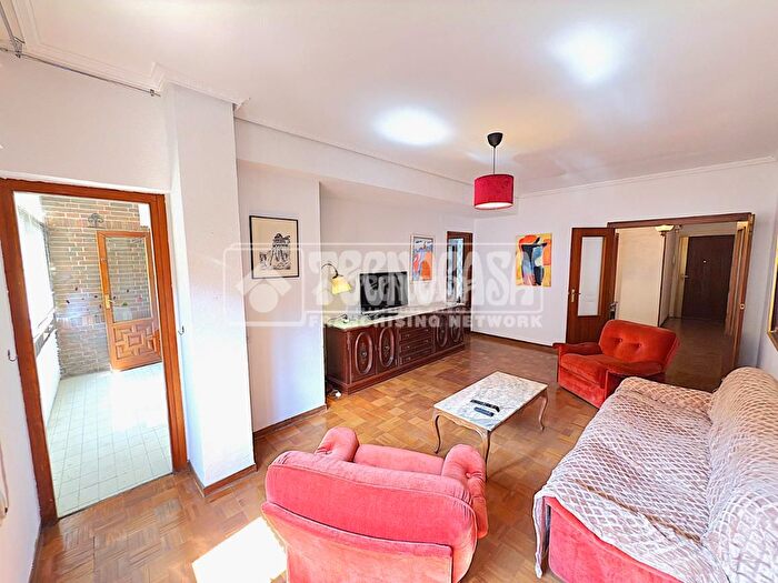 Casas en venta y pisos alquiler - 3