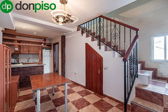 Casas en venta y pisos alquiler - 3