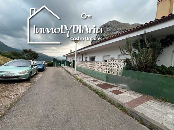 Casa en venta en Oriñón Allendelagua, CastroUrdiales de 3 habitaciones