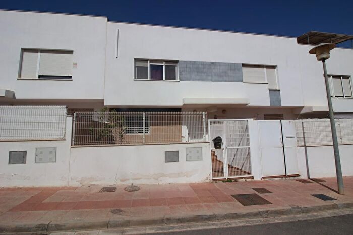 Piso en alquiler en Los Molinos Villa Blanca, Almería Capital de 3 habitaciones