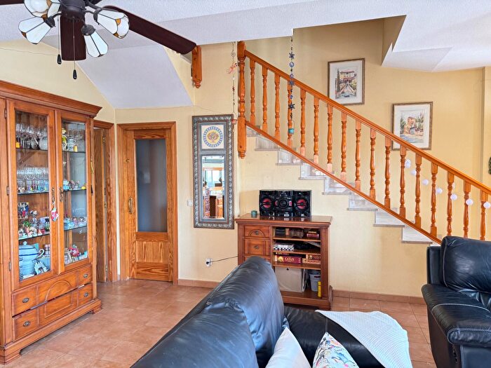 Casas en venta y pisos alquiler - 3