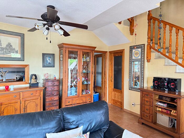 Casas en venta y pisos alquiler - 2