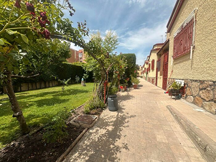 Casas en venta y pisos alquiler - 1