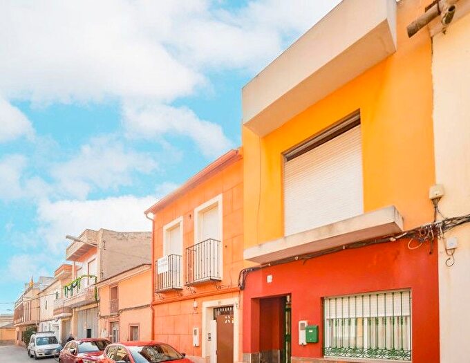 Casas en venta y pisos alquiler - 1
