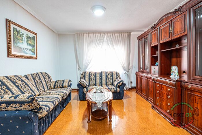 Casas en venta y pisos alquiler - 2