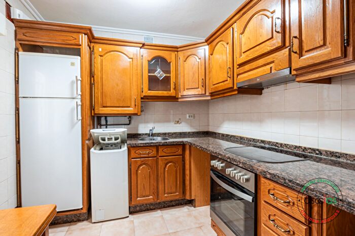 Casas en venta y pisos alquiler - 3