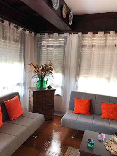 Casas en venta y pisos alquiler - 3