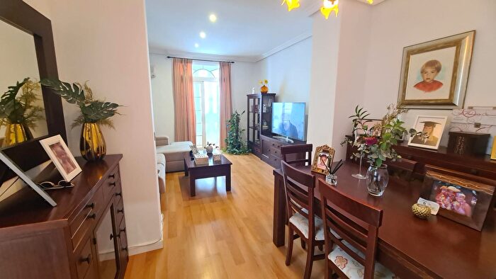 Casas en venta y pisos alquiler - 1