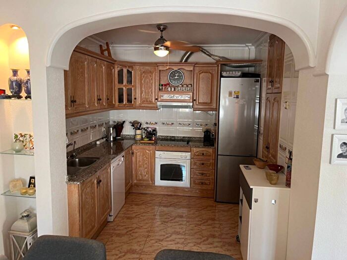 Casas en venta y pisos alquiler - 3