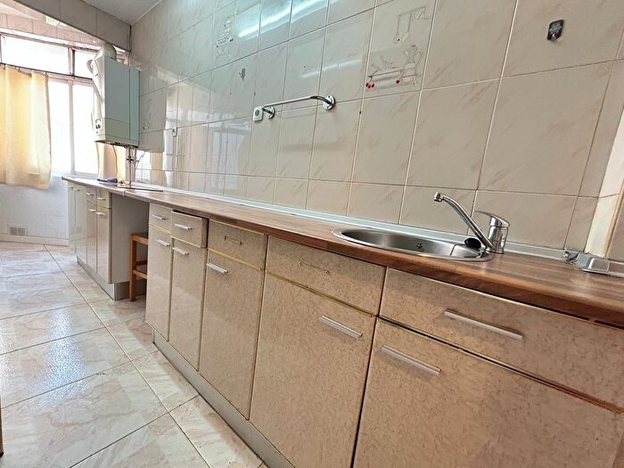 Casas en venta y pisos alquiler - 3