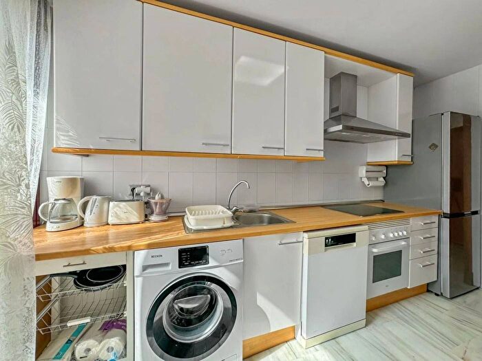 Casas en venta y pisos alquiler - 3
