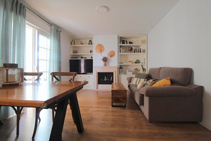 Casas en venta y pisos alquiler - 2