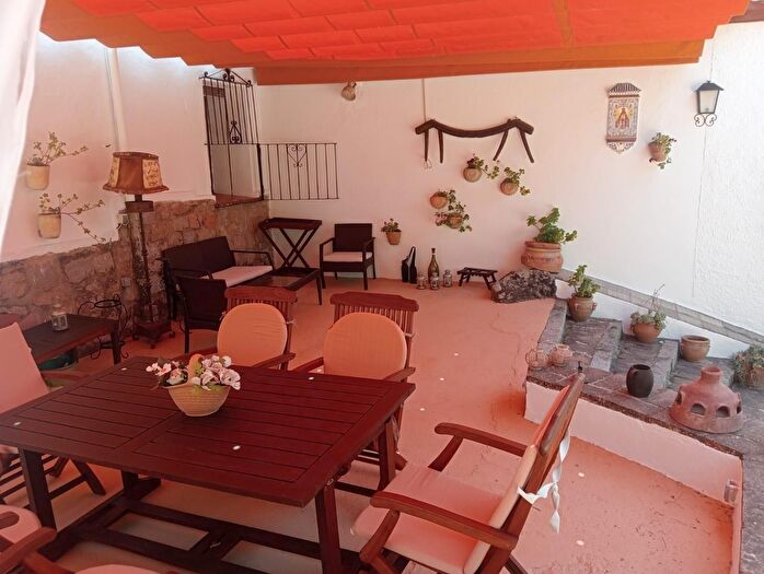 Casas en venta y pisos alquiler - 3