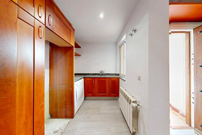 Casas en venta y pisos alquiler - 3