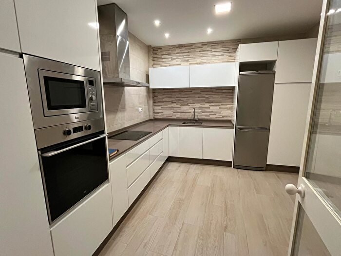 Casas en venta y pisos alquiler - 3