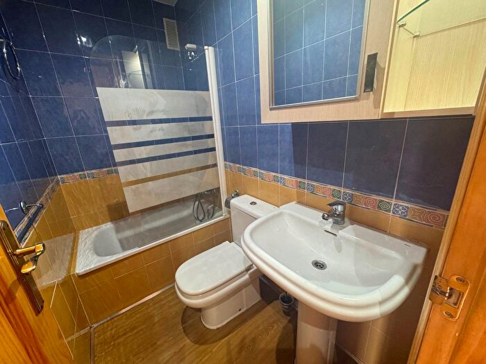 Casas en venta y pisos alquiler - 3