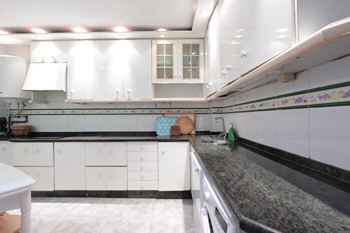 Casas en venta y pisos alquiler - 3