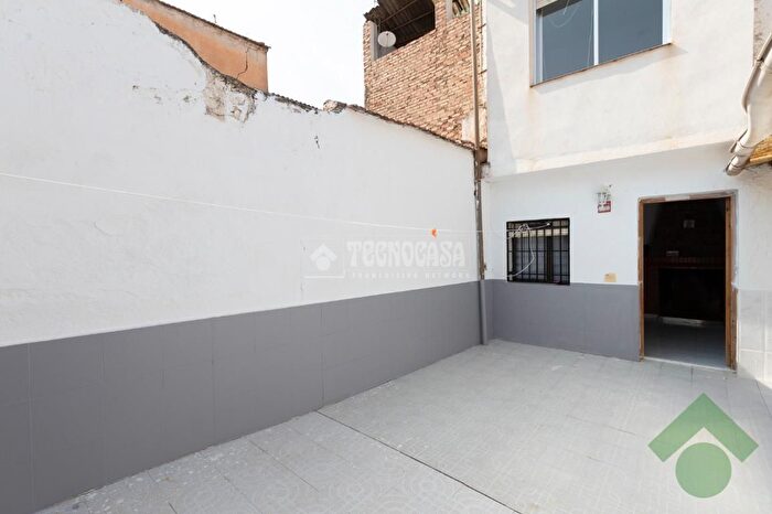 Casas en venta y pisos alquiler - 1