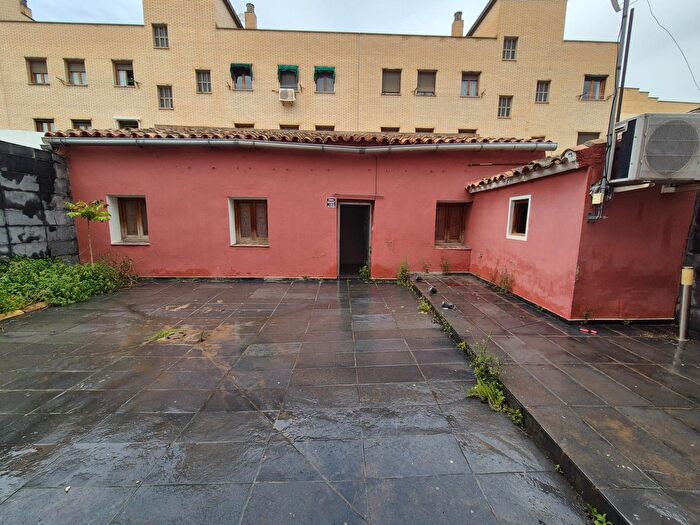 Casas en venta y pisos alquiler - 1