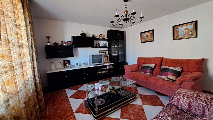Casas en venta y pisos alquiler - 3