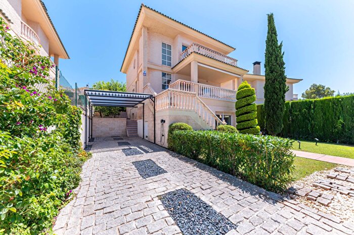Casa en venta en Petrer, Alicante de 3 habitaciones