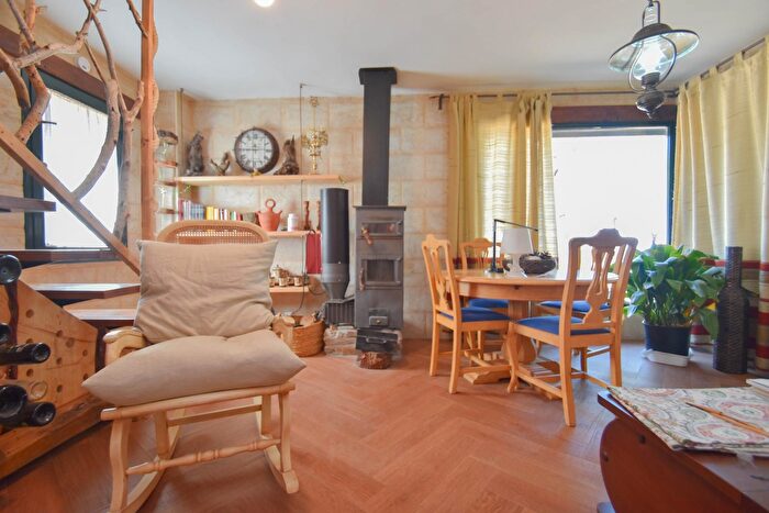 Casas en venta y pisos alquiler - 3