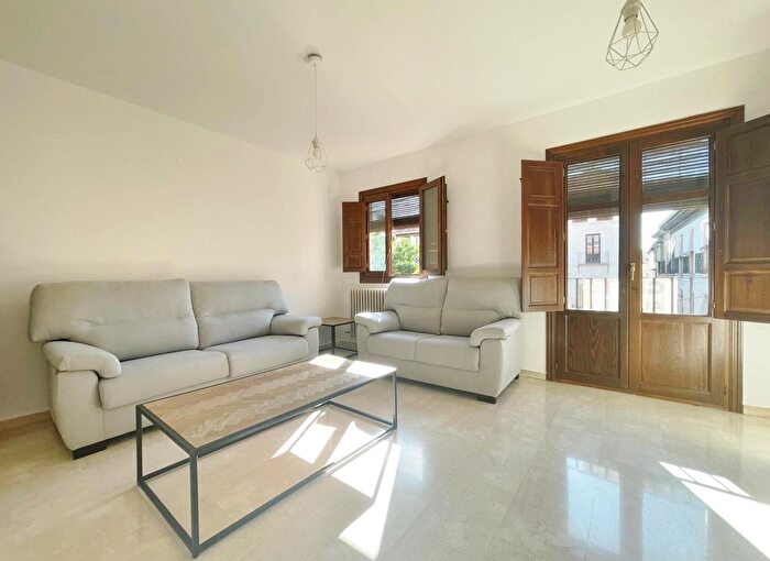 Casas en venta y pisos alquiler - 1