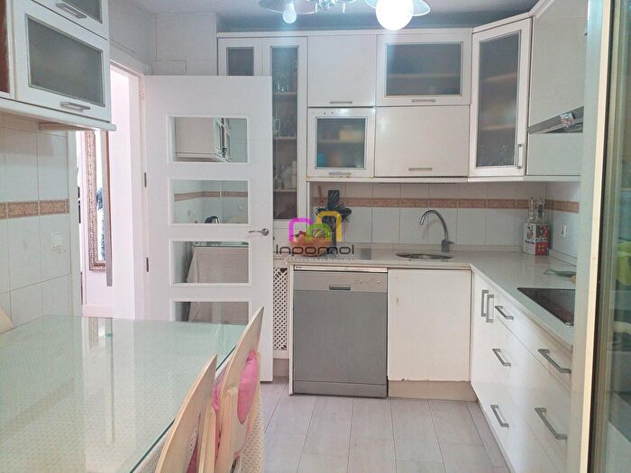 Casas en venta y pisos alquiler - 3