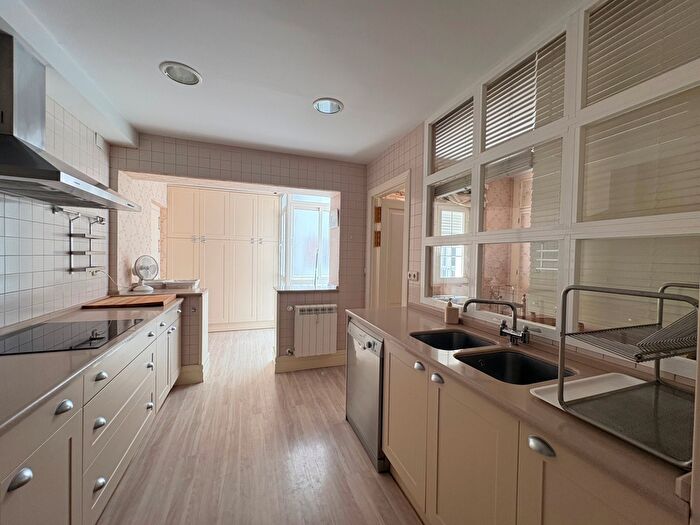 Casas en venta y pisos alquiler - 2