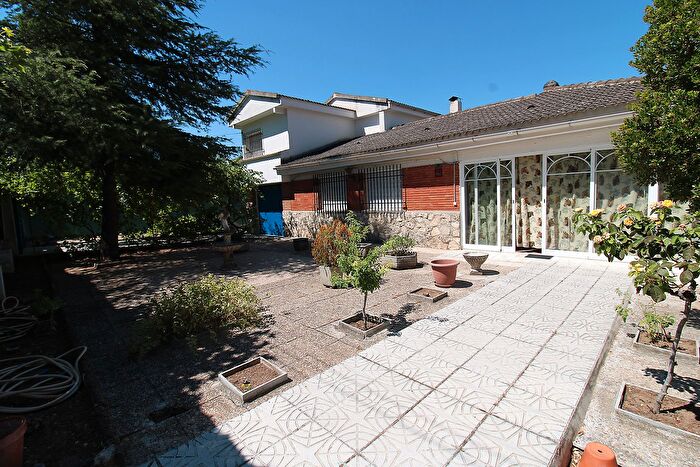 Casas en venta y pisos alquiler - 3